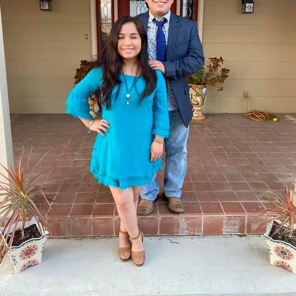 turquoise dress with a pretty design at the bottom and at the end of the sleeves - Picture 2 of 3